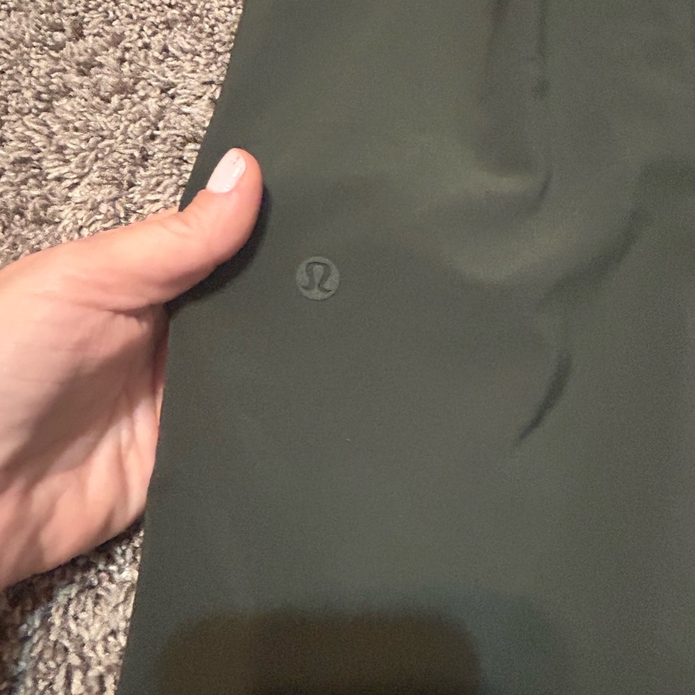 Lululemon On The Fly Pant Woven 28” Black – Size 4 - Picture 6 of 7